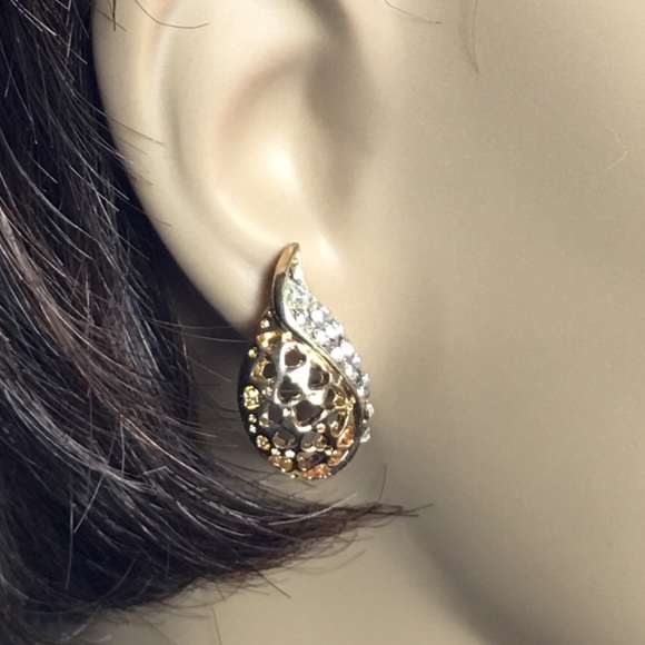 Gold Filigree Heart Earrings - Picture 2 of 5